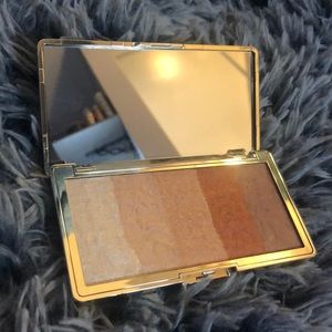 Glowdient makeup palette.